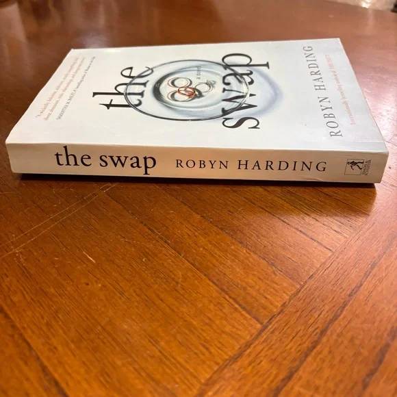 3/$20 📚 The Swap Robyn Harding Paperback - Picture 4 of 6